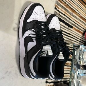 NIKE Panda Dunks (women’s US 11)
